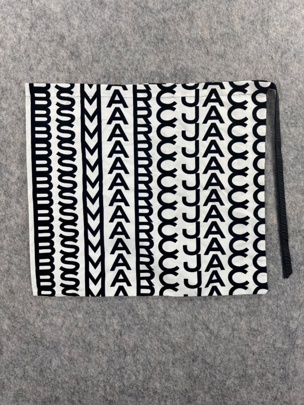 Marc Jacobs Monogram Dust Bag White And Black Drawstring - Picture 6 of 9